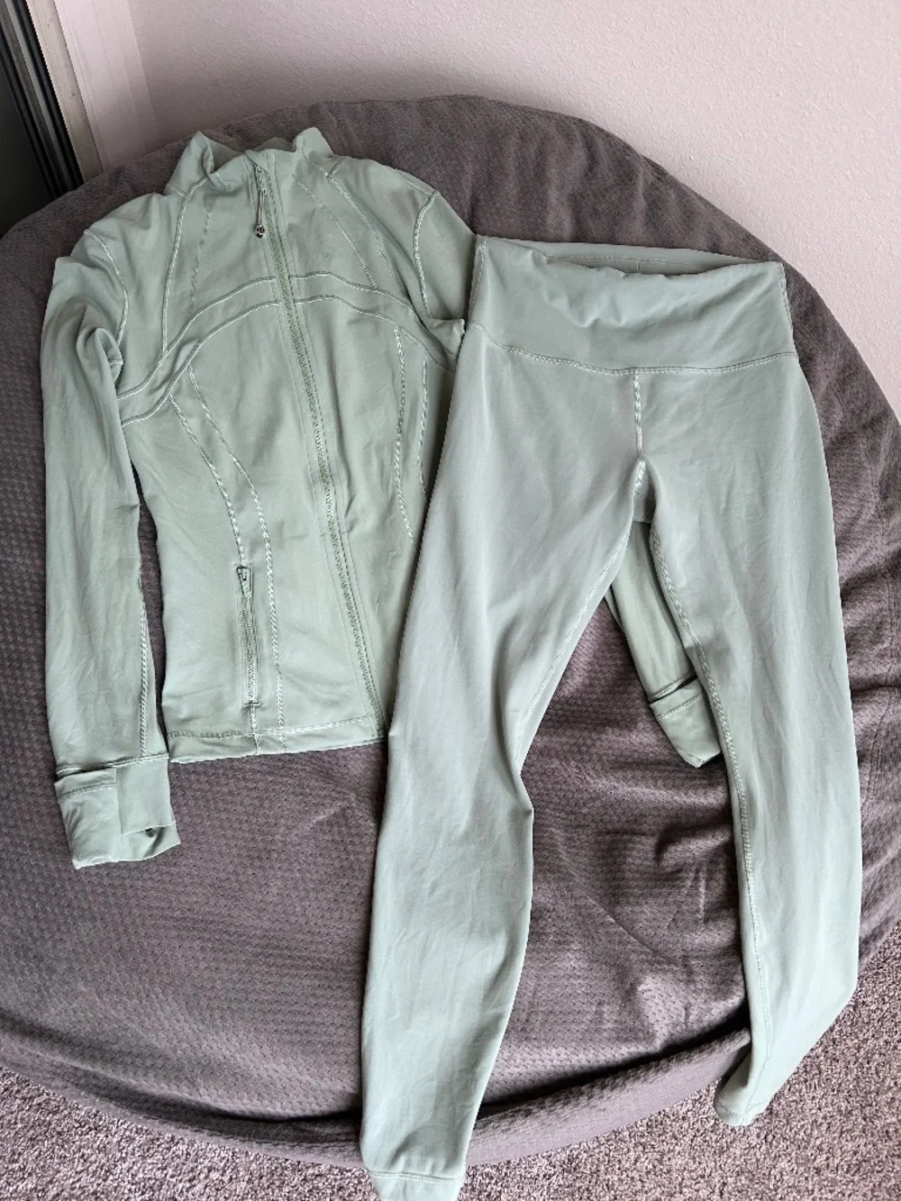 Lululemon Define Jacket Nulu & WUNDER TRAIN leggings